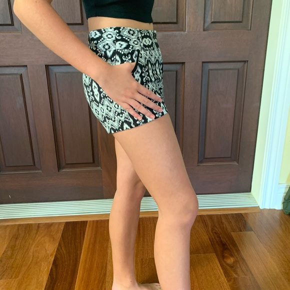 Forever Orchid black and white shorts - Picture 2 of 3